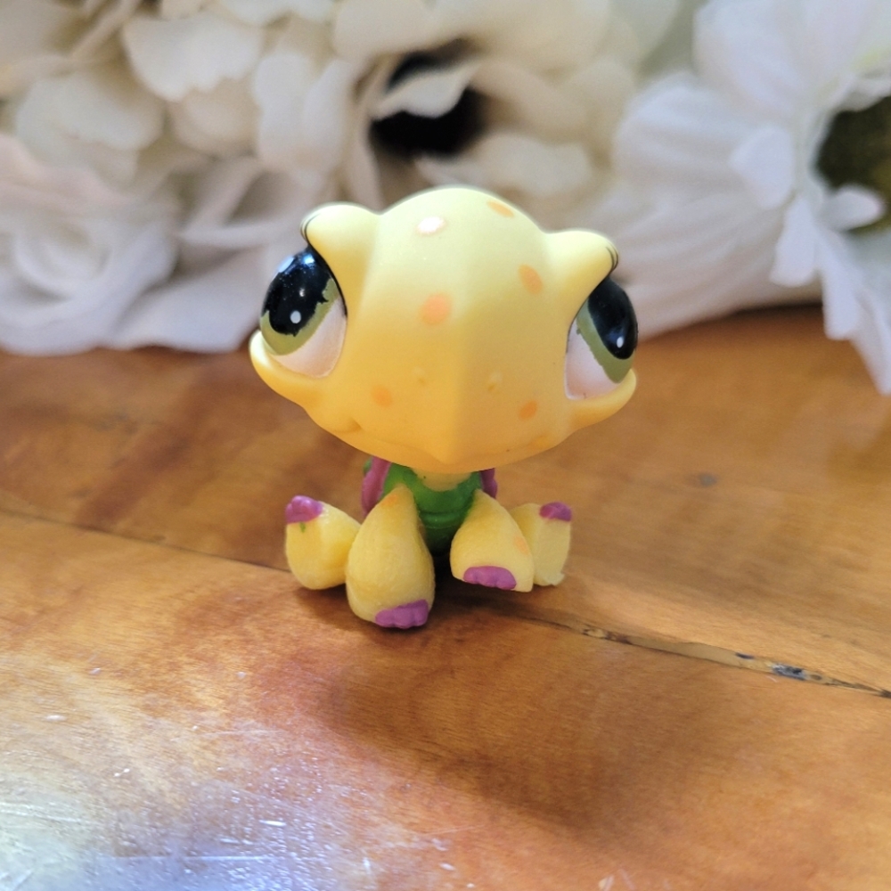 Littlest Pet Shop LPS #618 Yellow Turtle Spots Green Eyes